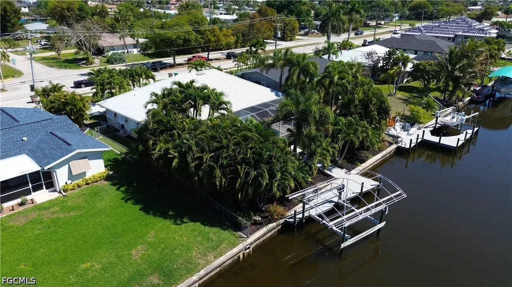 814 El Dorado Parkway E Cape Coral FL 33904