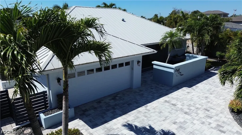 814 El Dorado Parkway E Cape Coral FL 33904