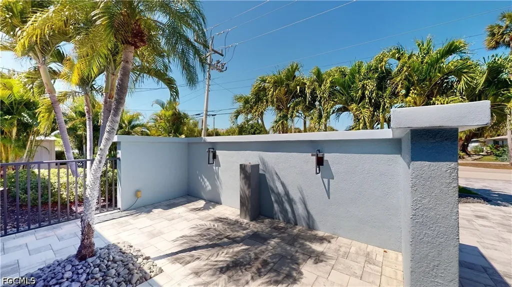 814 El Dorado Parkway E Cape Coral FL 33904