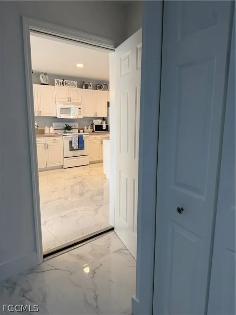 110 SW 21st Place Cape Coral FL 33991