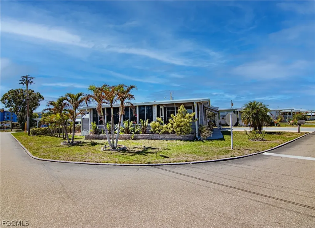 150 Overland Trail North Fort Myers FL 33917