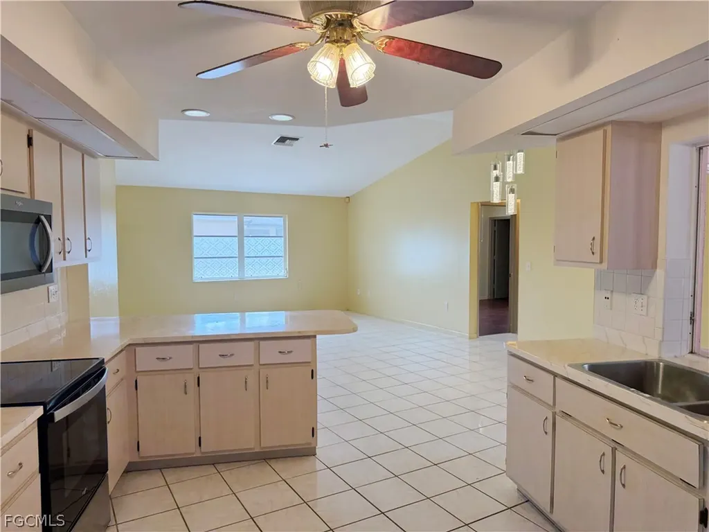209 Mcarthur Avenue Lehigh Acres FL 33936