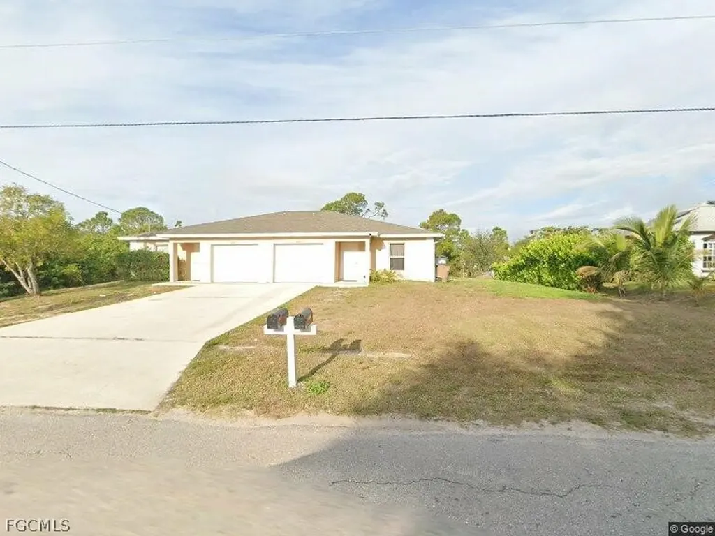 2608/2610 Haviland Avenue S Lehigh Acres FL 33973