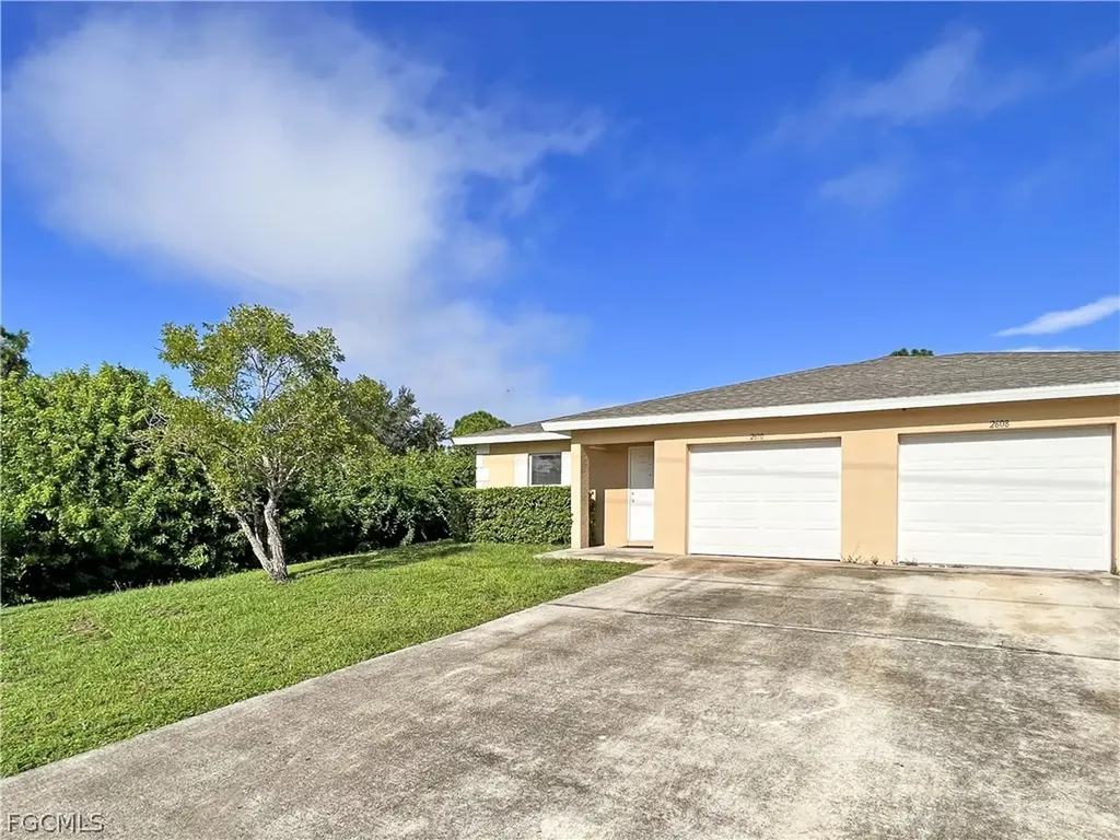 2608/2610 Haviland Avenue S Lehigh Acres FL 33973