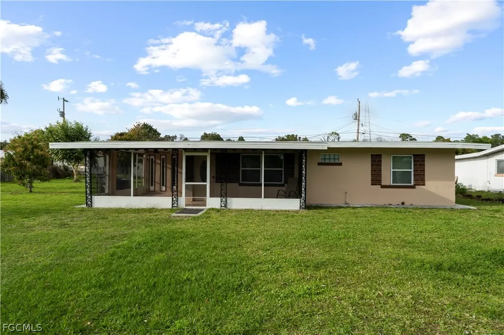 48 Victoria Drive North Fort Myers FL 33917