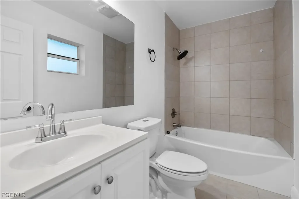 48 Victoria Drive North Fort Myers FL 33917