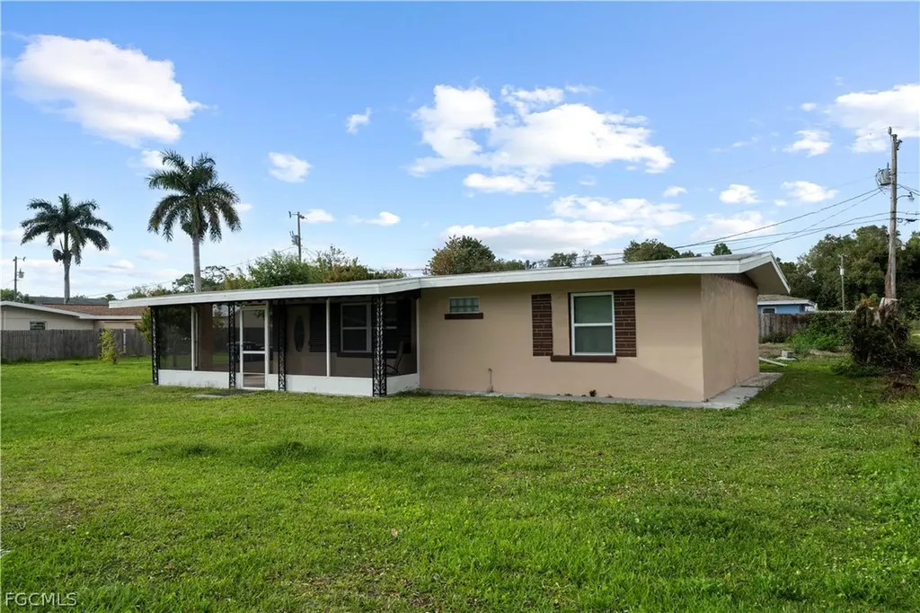 48 Victoria Drive North Fort Myers FL 33917