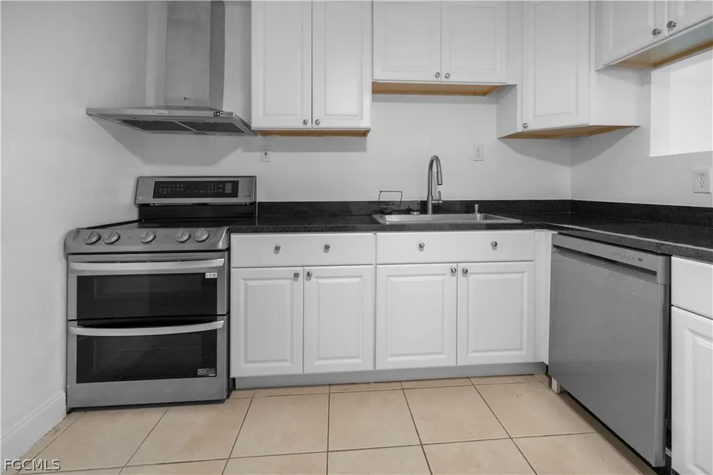 48 Victoria Drive North Fort Myers FL 33917