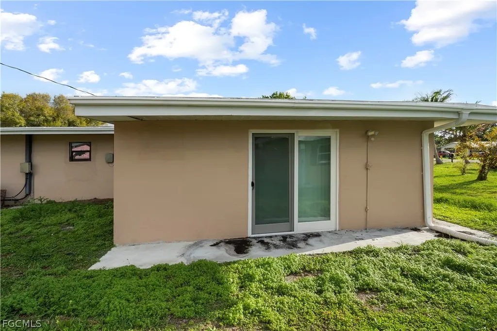 48 Victoria Drive North Fort Myers FL 33917