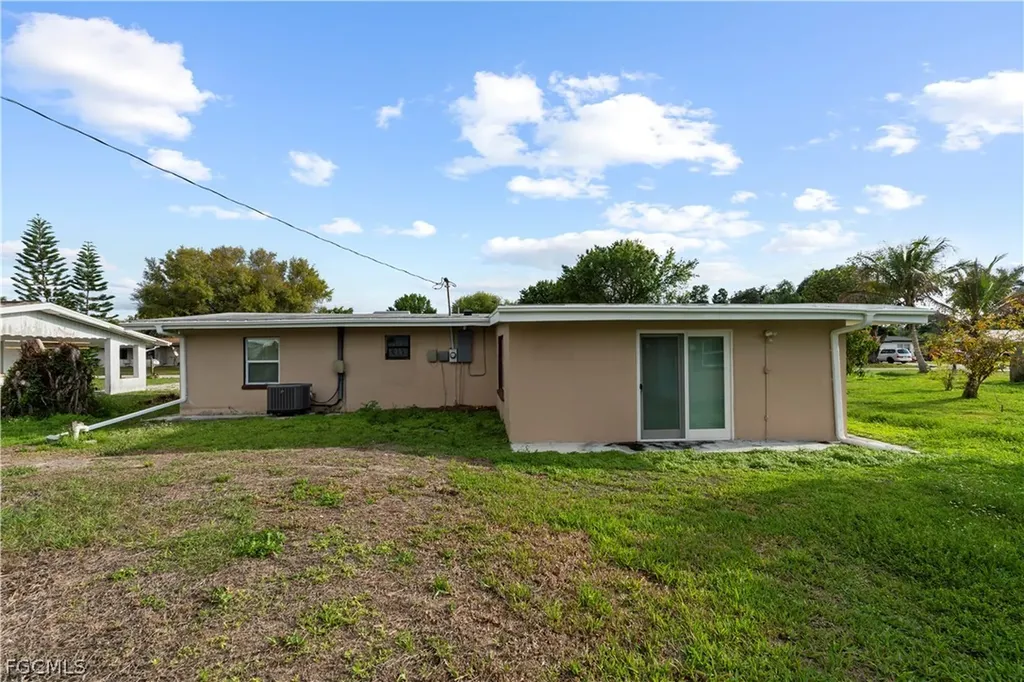 48 Victoria Drive North Fort Myers FL 33917