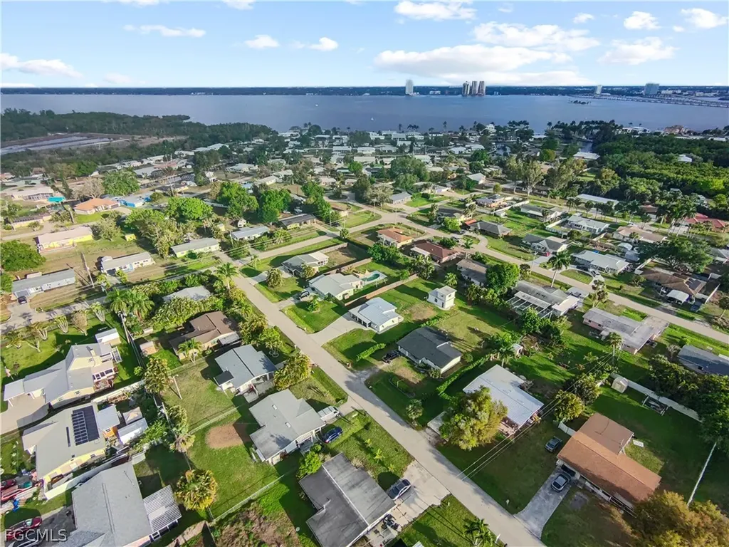 48 Victoria Drive North Fort Myers FL 33917