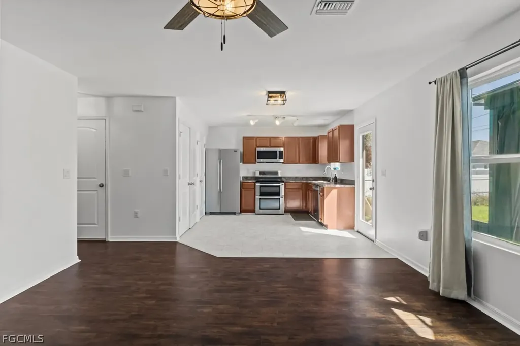 2719 NE 6th Place Cape Coral FL 33909