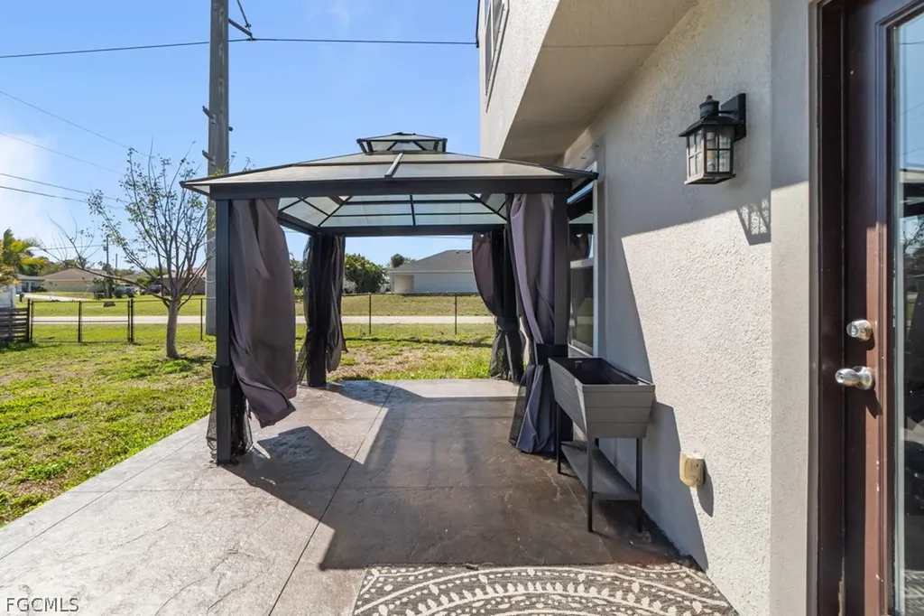 2719 NE 6th Place Cape Coral FL 33909