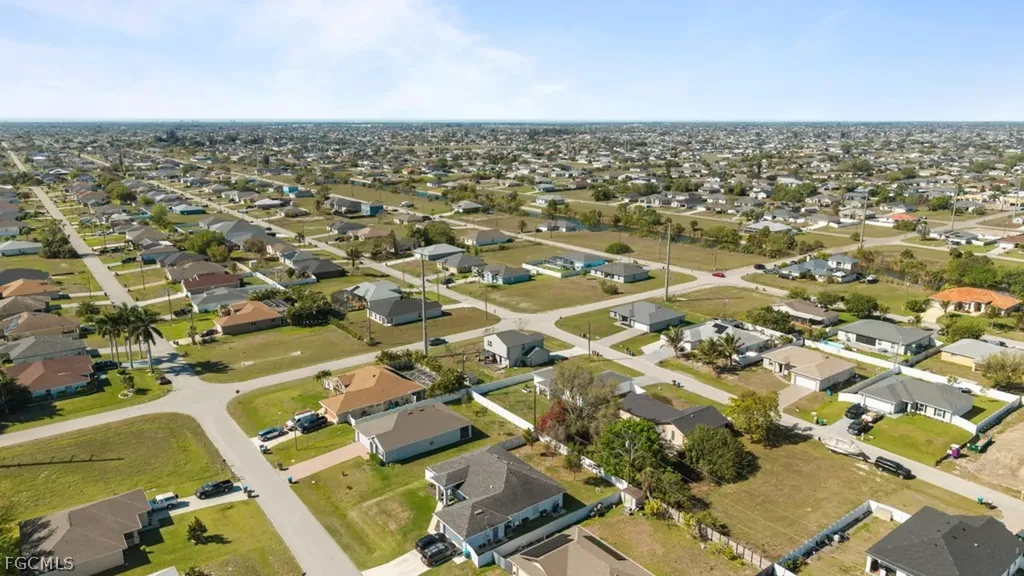 2719 NE 6th Place Cape Coral FL 33909