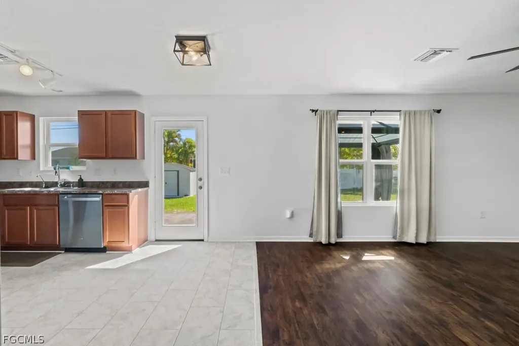 2719 NE 6th Place Cape Coral FL 33909