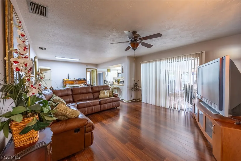 1314 SE 43rd Terrace Cape Coral FL 33904