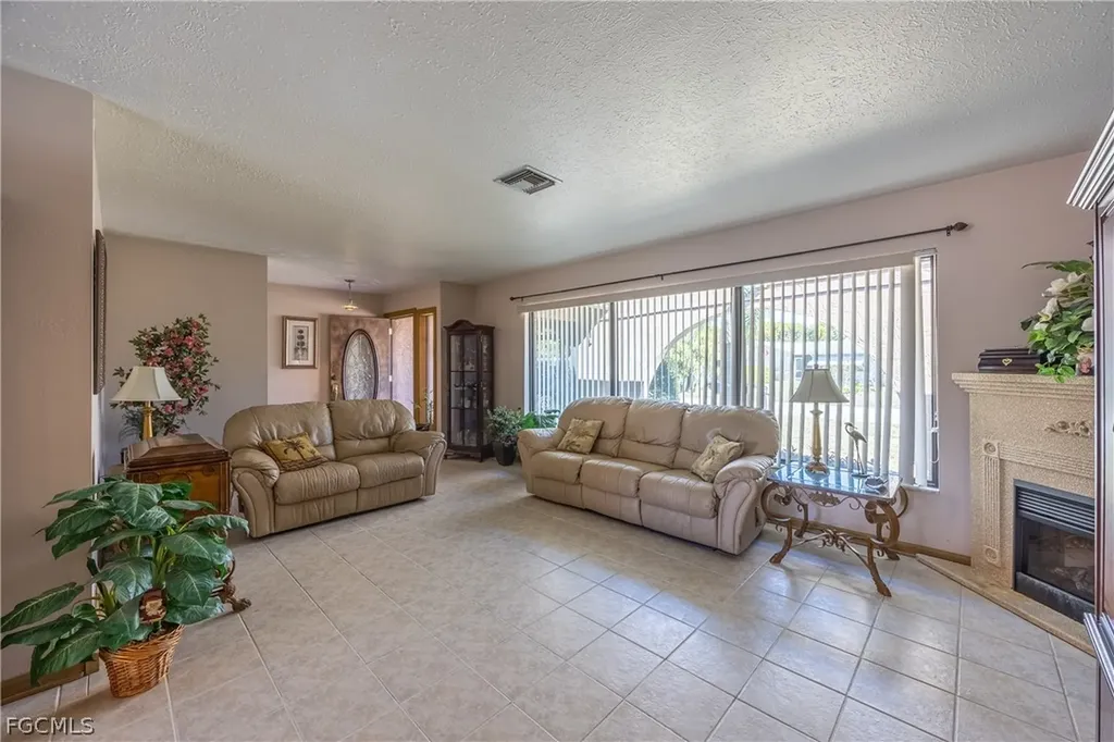 1314 SE 43rd Terrace Cape Coral FL 33904