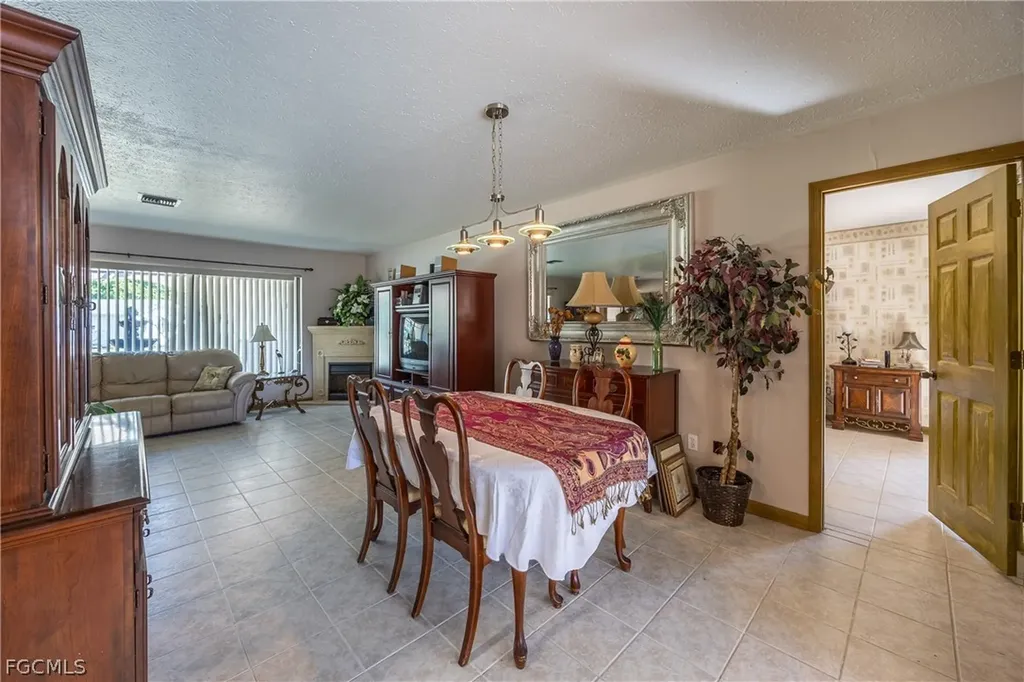 1314 SE 43rd Terrace Cape Coral FL 33904