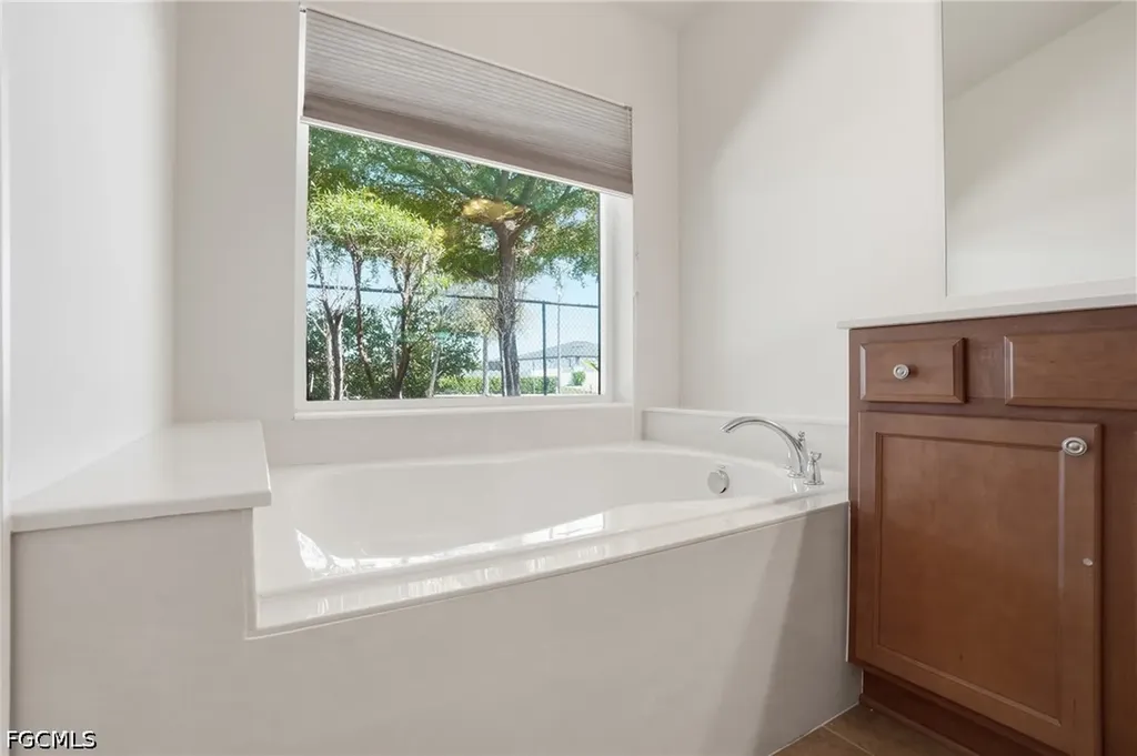 2457 Sutherland Court Cape Coral FL 33991