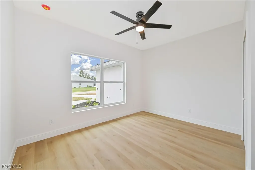 2125 NE 5th Place Cape Coral FL 33909