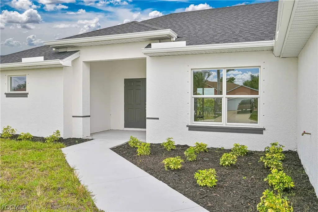 2125 NE 5th Place Cape Coral FL 33909