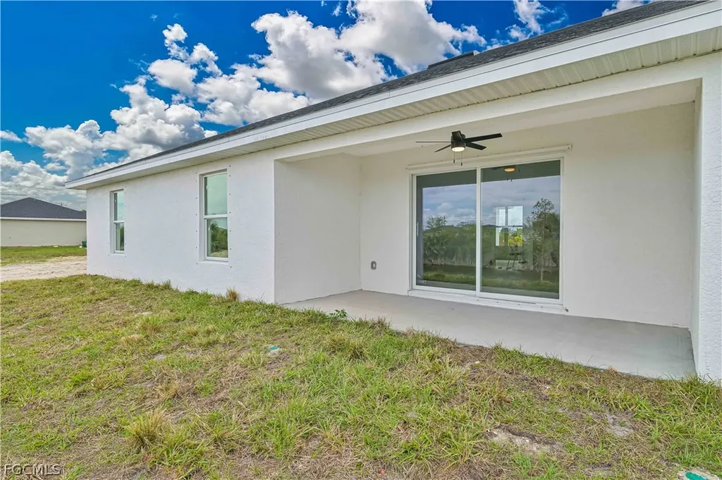 2125 NE 5th Place Cape Coral FL 33909