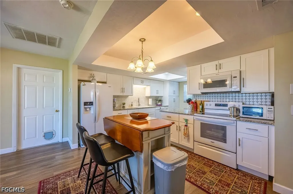 238 SE 9th Terrace Cape Coral FL 33990