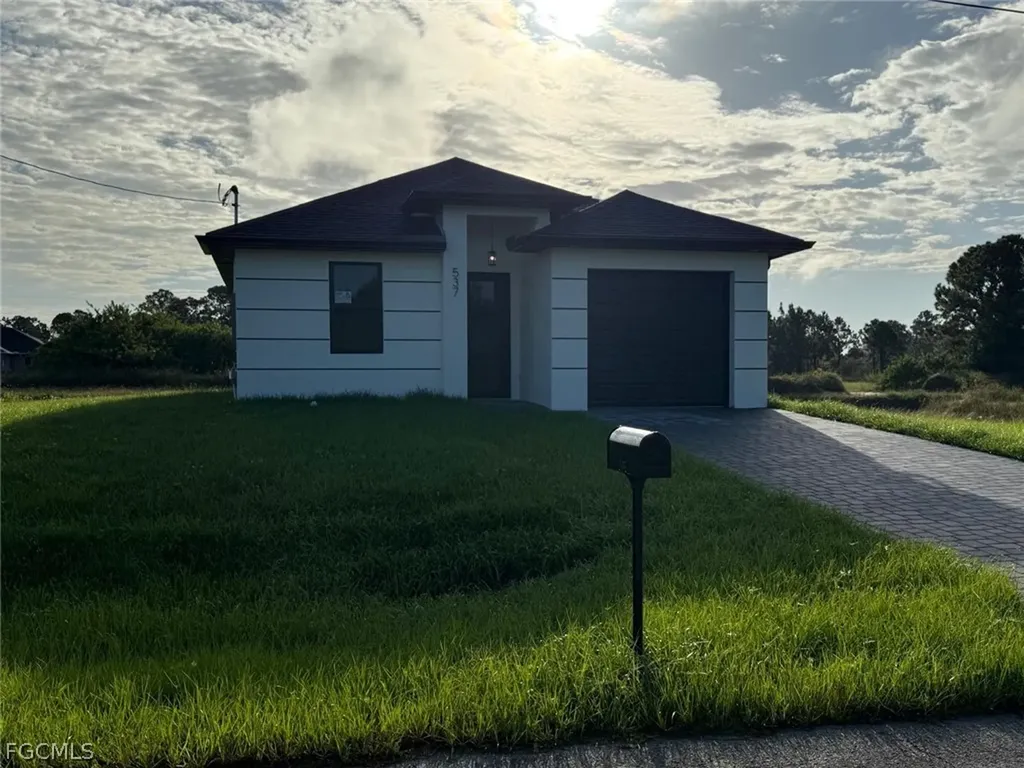 537 Hawthorne Avenue S Lehigh Acres FL 33974