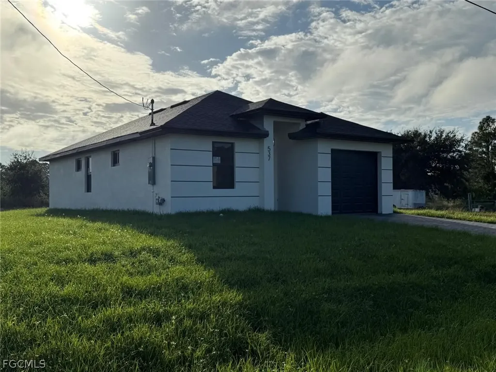 537 Hawthorne Avenue S Lehigh Acres FL 33974