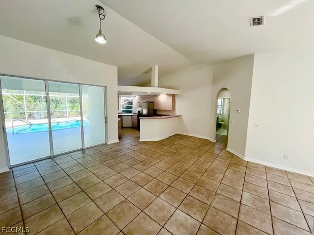 914 Mcarthur Avenue Lehigh Acres FL 33936