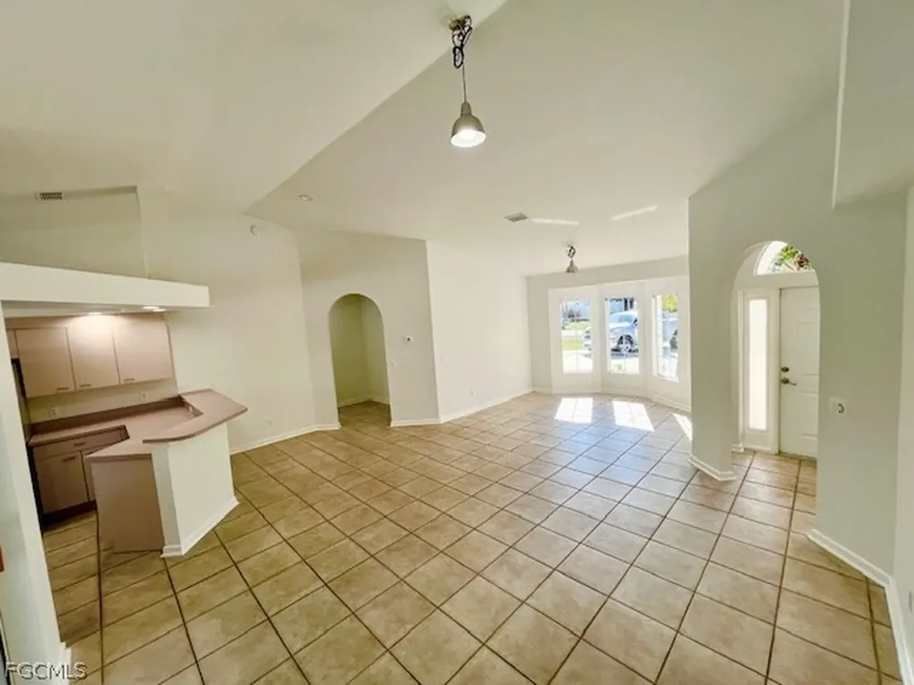 914 Mcarthur Avenue Lehigh Acres FL 33936