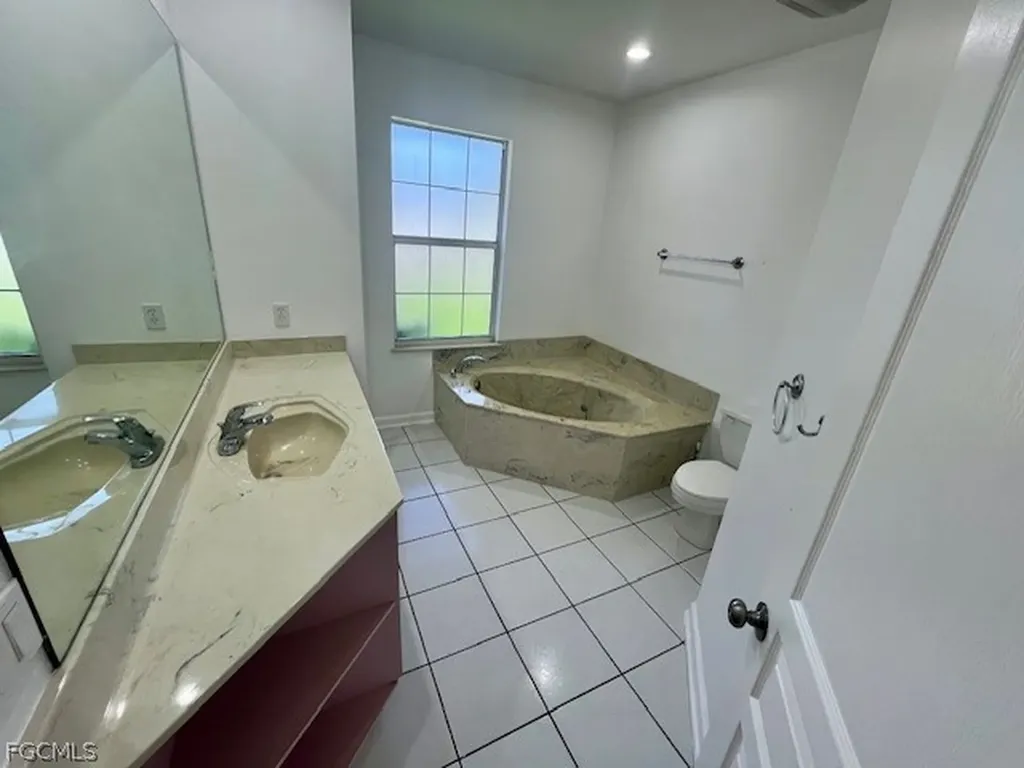 914 Mcarthur Avenue Lehigh Acres FL 33936