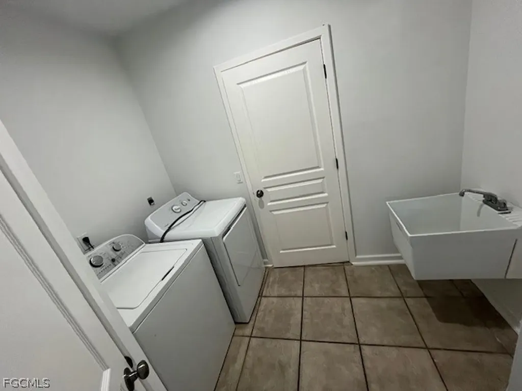 914 Mcarthur Avenue Lehigh Acres FL 33936