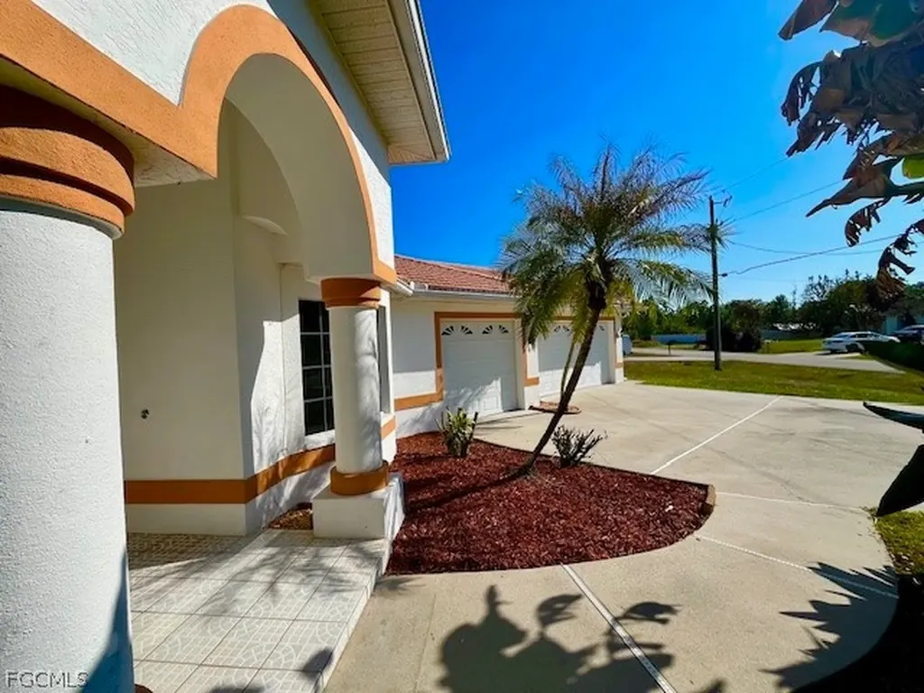 914 Mcarthur Avenue Lehigh Acres FL 33936