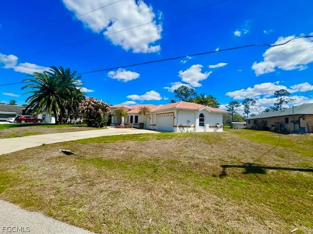 914 Mcarthur Avenue Lehigh Acres FL 33936