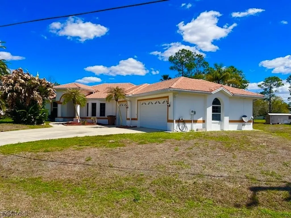 914 Mcarthur Avenue Lehigh Acres FL 33936