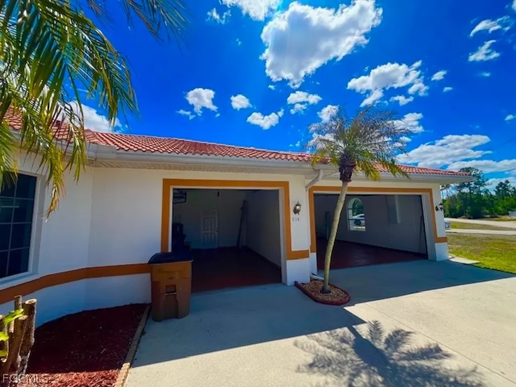 914 Mcarthur Avenue Lehigh Acres FL 33936