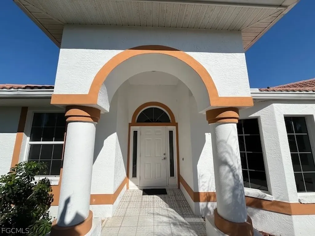 914 Mcarthur Avenue Lehigh Acres FL 33936