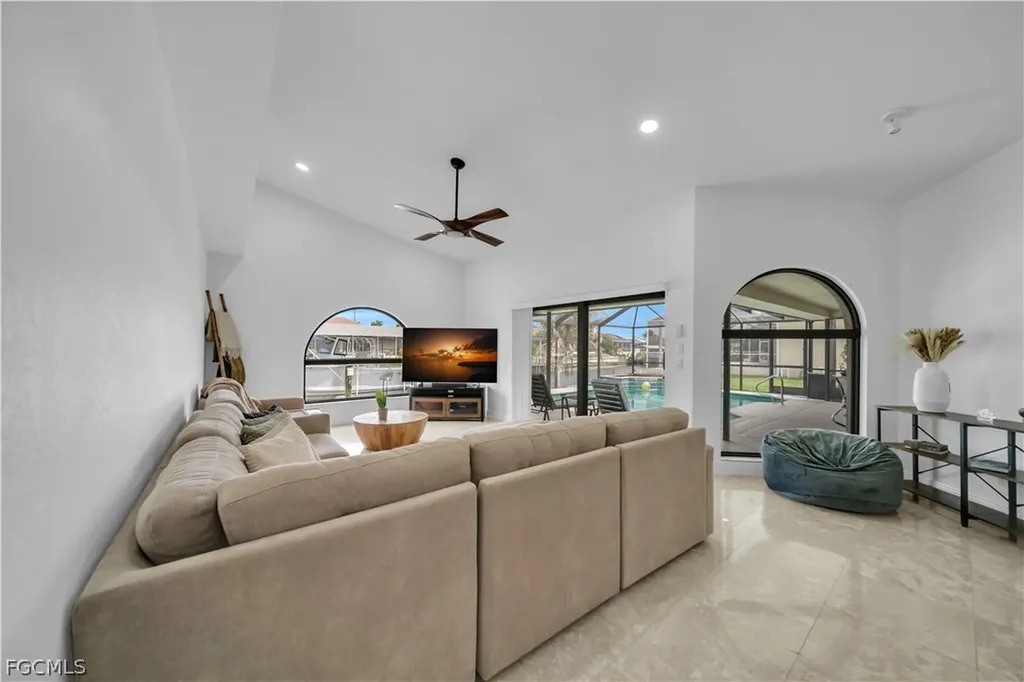 2909 SW 38th Terrace Cape Coral FL 33914