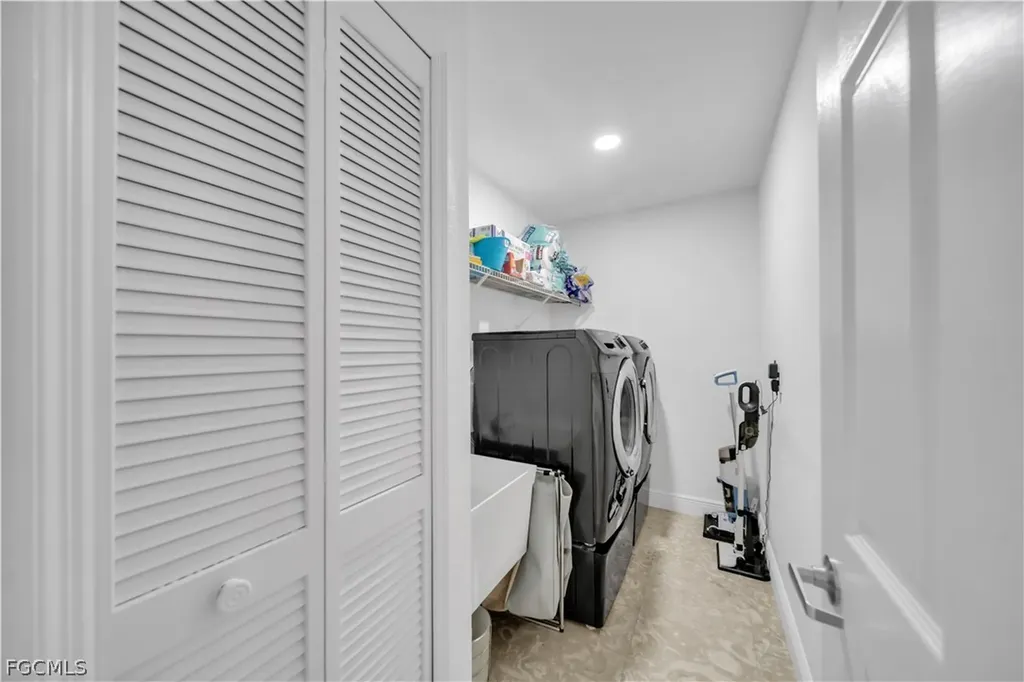 2909 SW 38th Terrace Cape Coral FL 33914