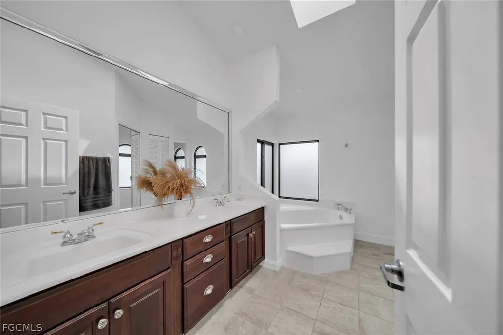 2909 SW 38th Terrace Cape Coral FL 33914