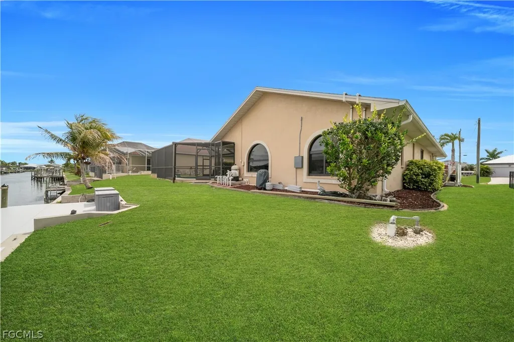 2909 SW 38th Terrace Cape Coral FL 33914