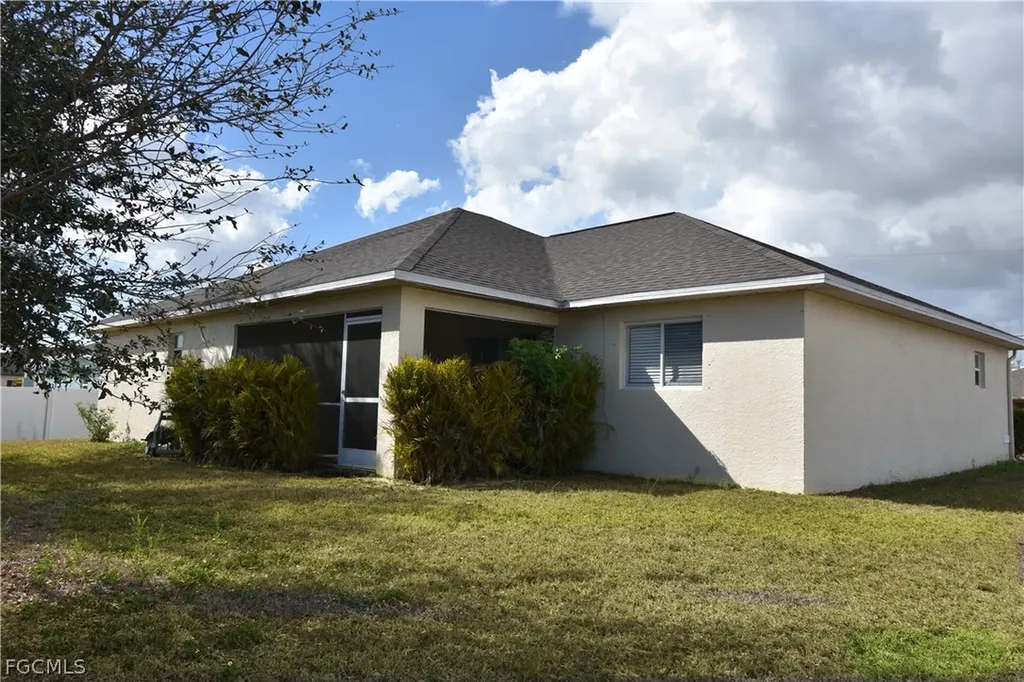 1724 SW 15th Terrace Cape Coral FL 33991