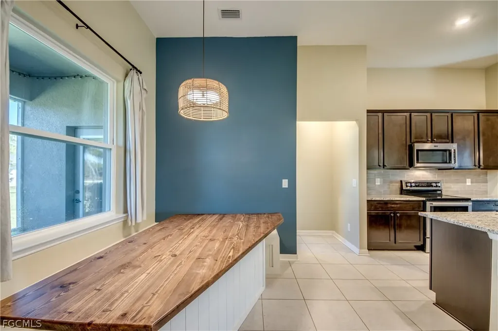 4150 NW 40th Avenue Cape Coral FL 33993