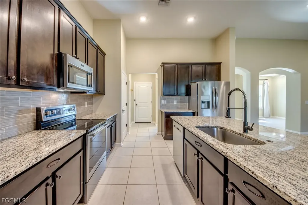 4150 NW 40th Avenue Cape Coral FL 33993