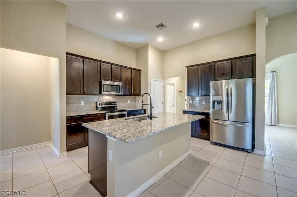 4150 NW 40th Avenue Cape Coral FL 33993