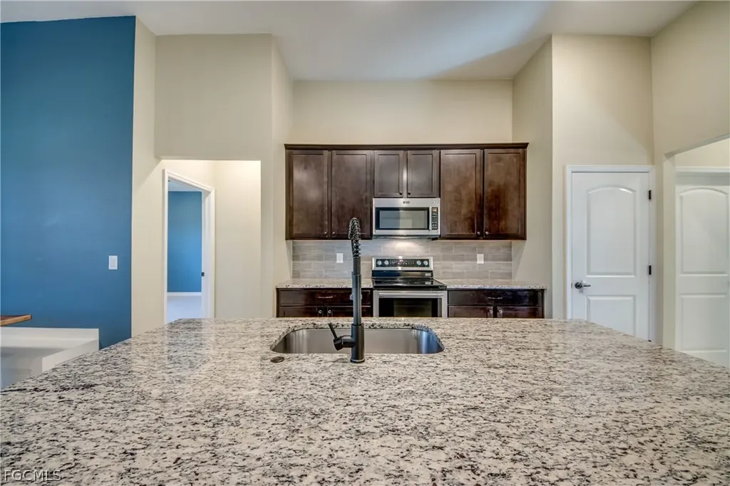4150 NW 40th Avenue Cape Coral FL 33993