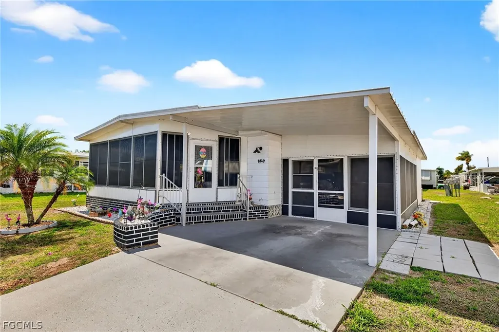 860 Moonlight Drive North Fort Myers FL 33917