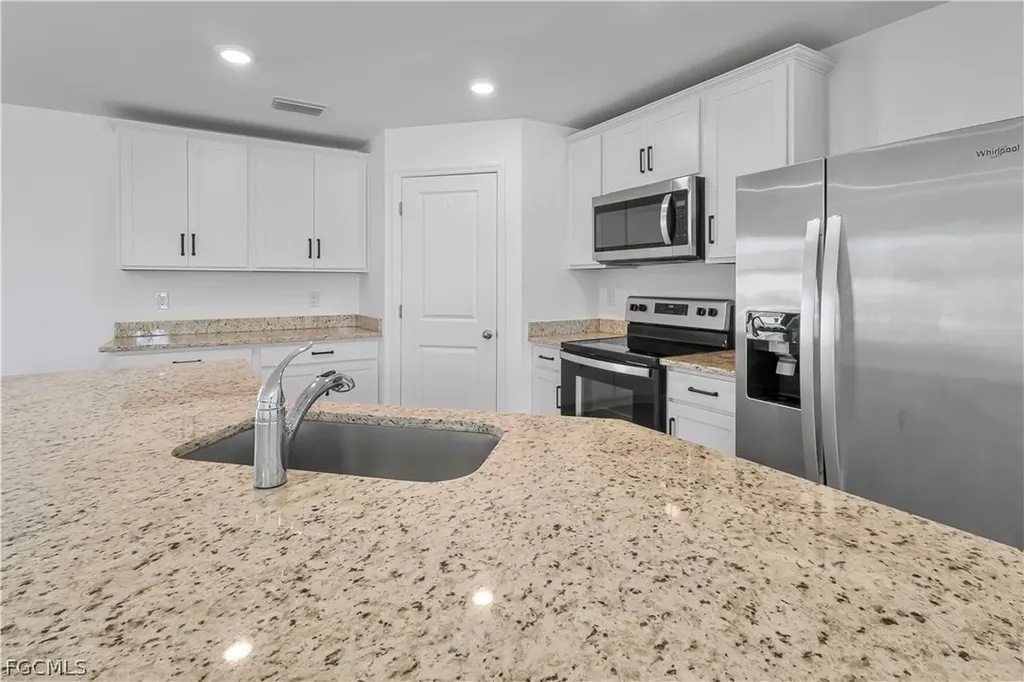 185 Yager Circle Fort Myers FL 33913