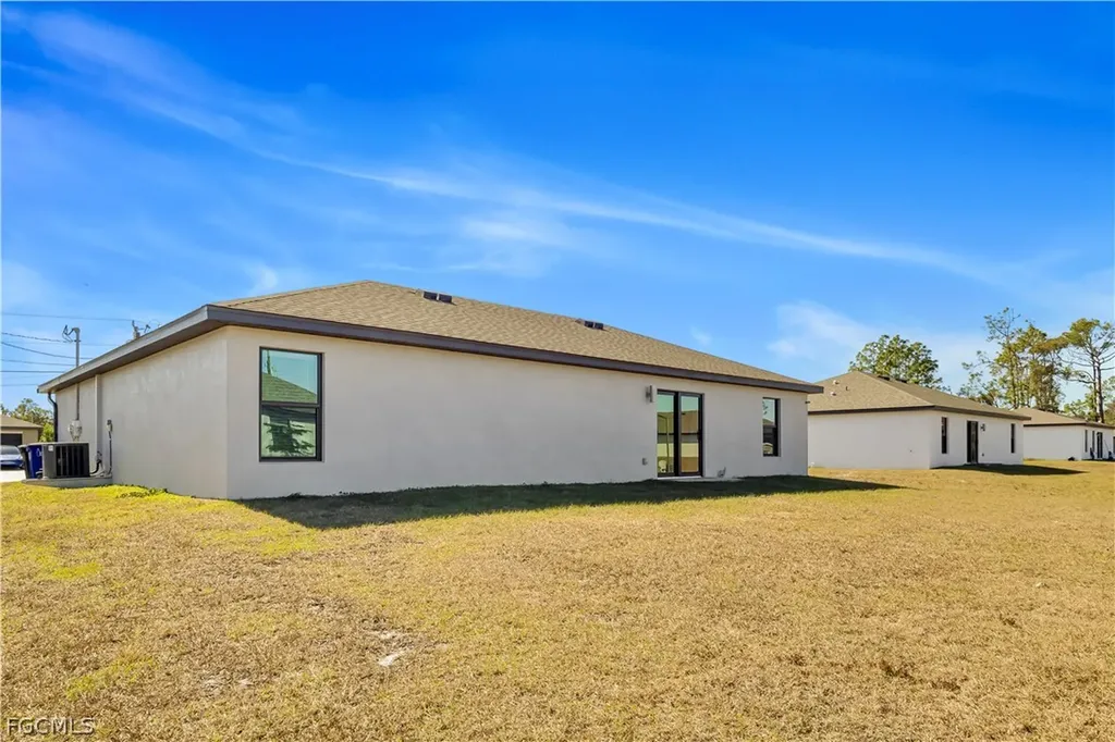 185 Yager Circle Fort Myers FL 33913